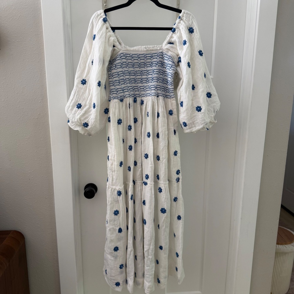 Free People Dahlia Embroidered Maxi Dress White Blue Floral Smocked XS Boho - Picture 1 of 10